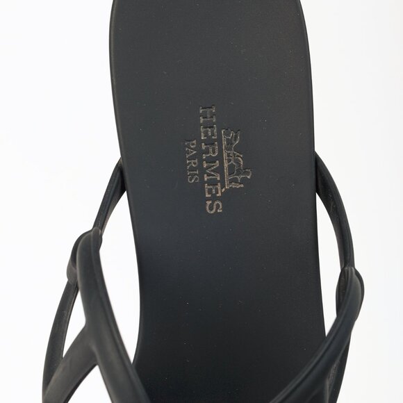 Hermes Egerie Noir Rubber Chaine d'Ancre Thong Sandals - Picture 9 of 11